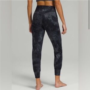 Lululemon Align High-Rise Jogger 28”
Diamond Dye Pitch Grey Graphite Grey size 4